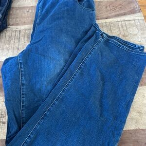 Universal Standard Women’s stovepipe Blue Jeans